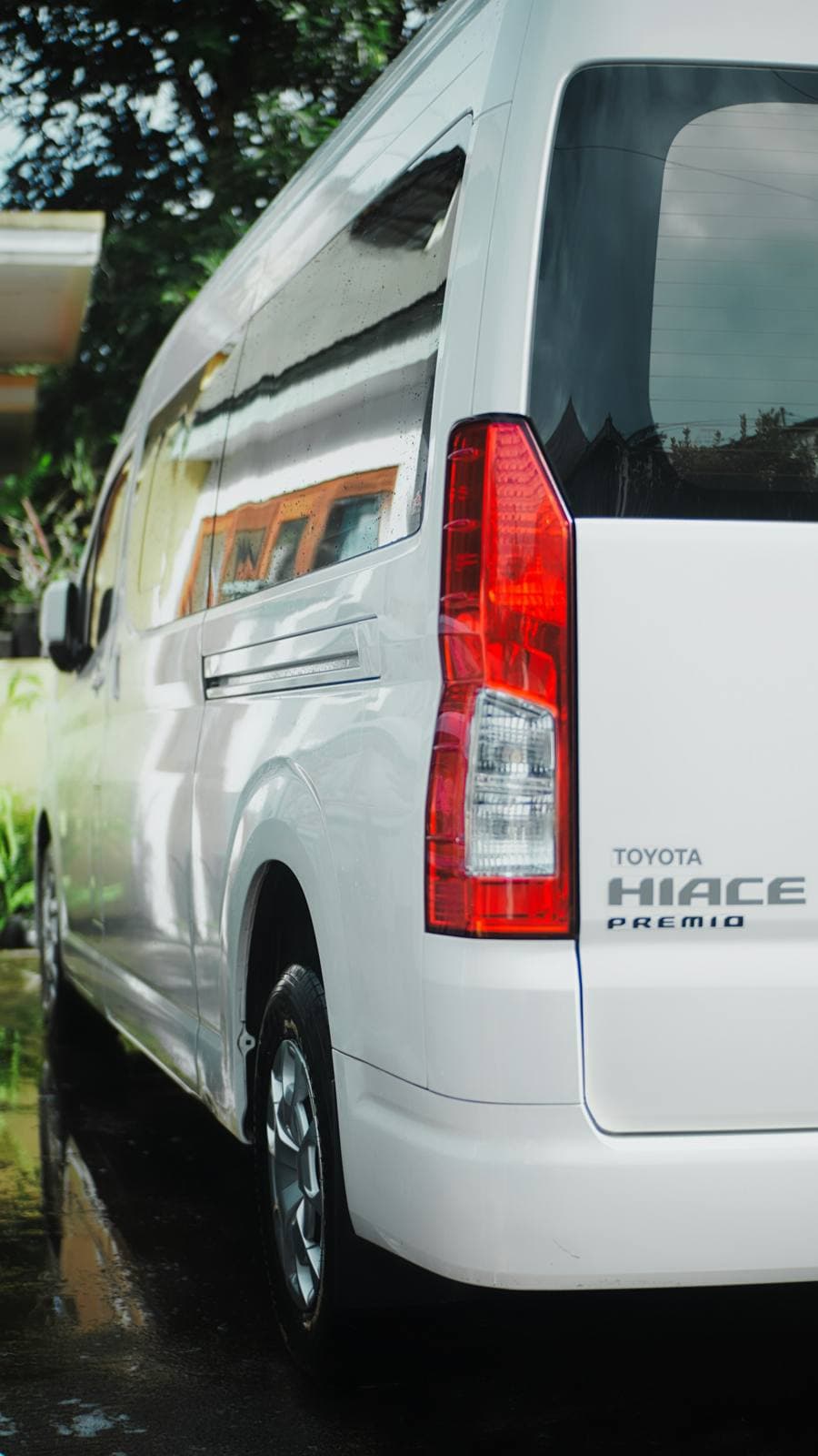 Toyota Hiace Grand Cabin